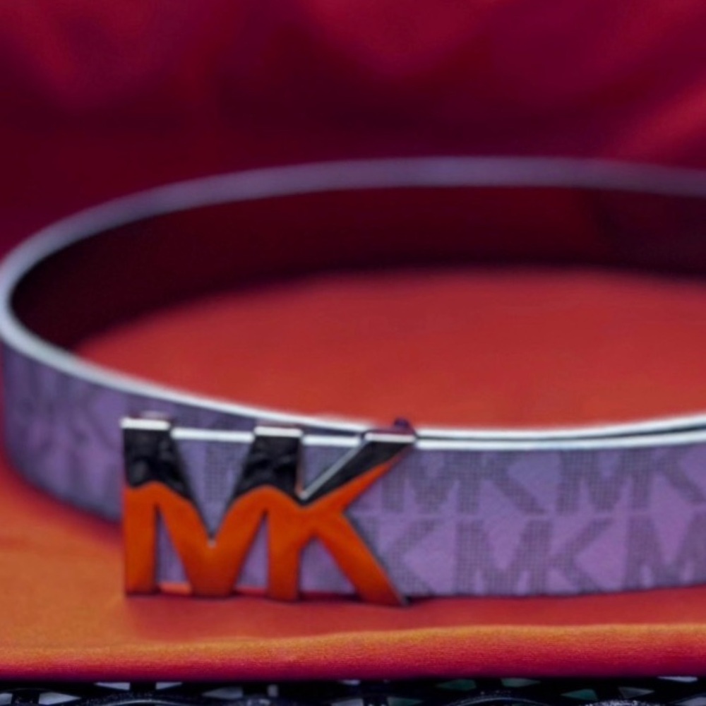 Michael Kors Signature Beige 1.25 Inch Logo Belt with Reversible MK Logo Plaque - Picture 2 of 6